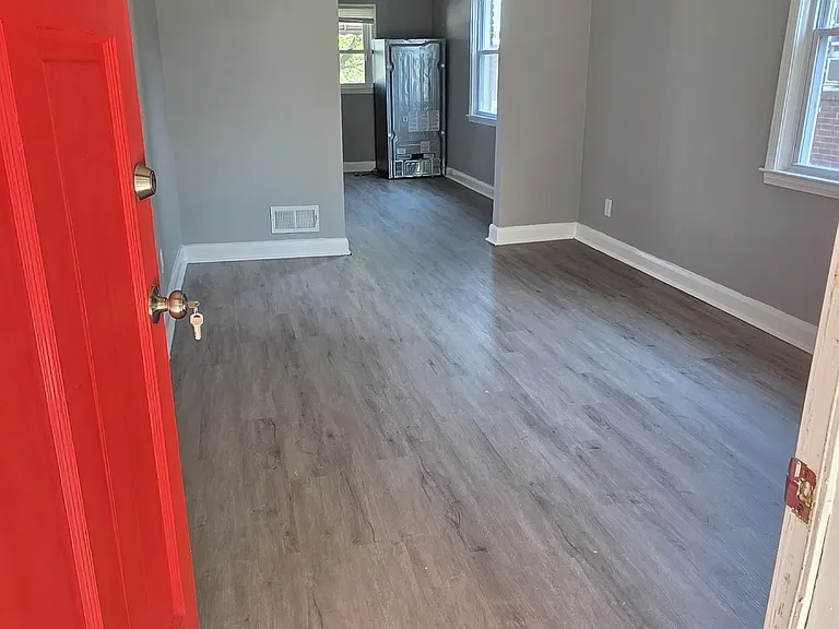 6131 Cardiff Ave — Photo 2