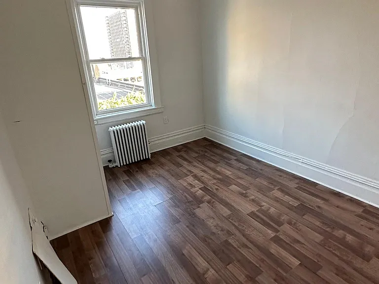 115 5th Ave S #3 — Photo 2