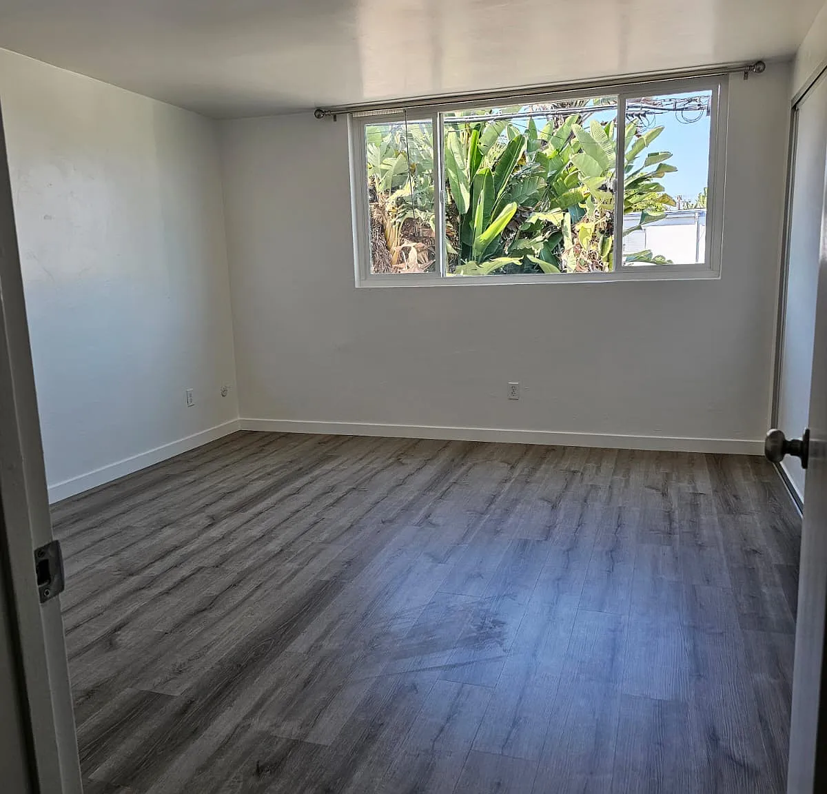 2 bed, 1.5 bath, 930 sqft, $3,600 — Photo 3