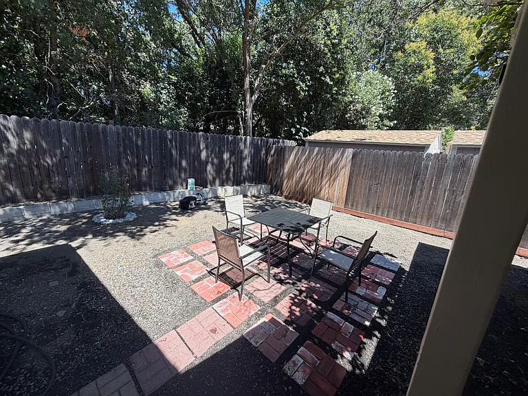 2428 Walnut Blvd — Photo 4