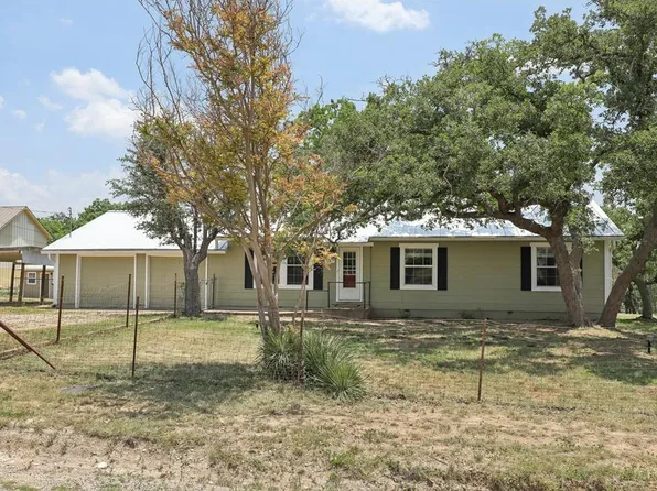 107 College St, Ingram, TX 78025