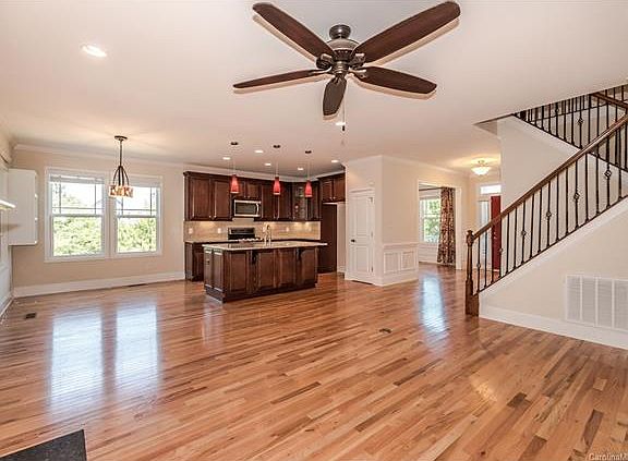 5th image of 380 Montibello Dr