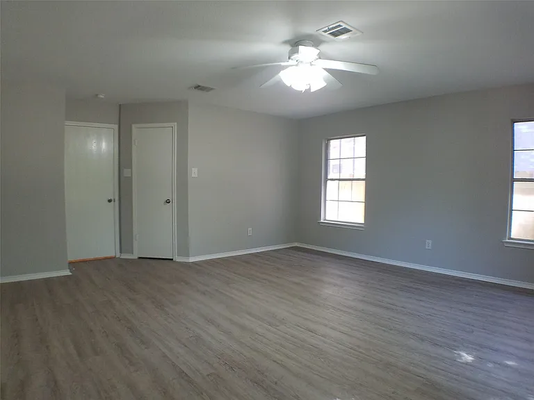 11208 Blairview Ln — Photo 9