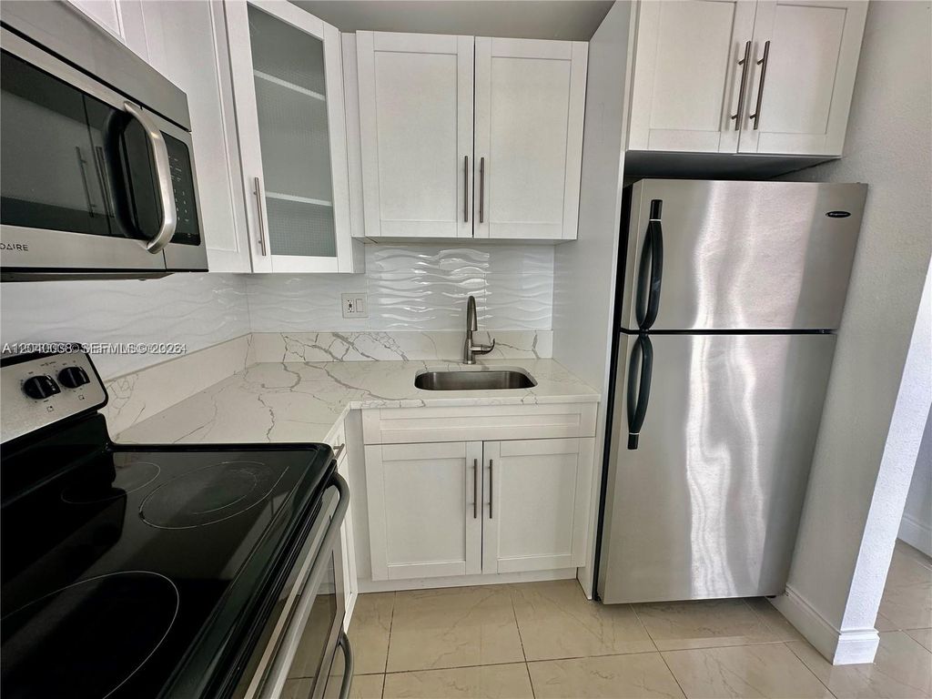 241 SE 9th Ave APT 207, photo 3
