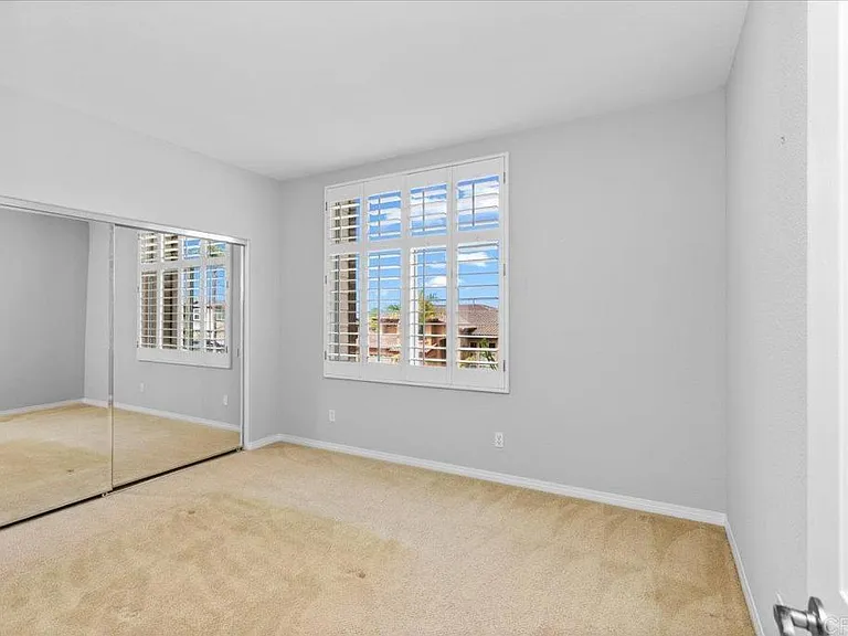 219 Pacific View Ln — Photo 32