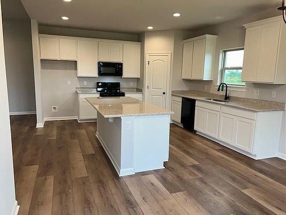 3rd image of 1505 Hamlet Ln