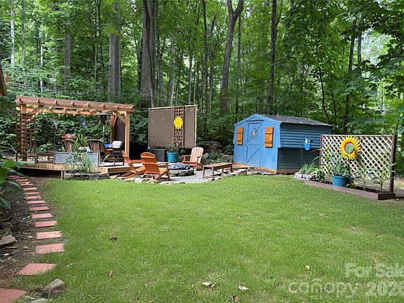 3rd image of 398 Locust Dr