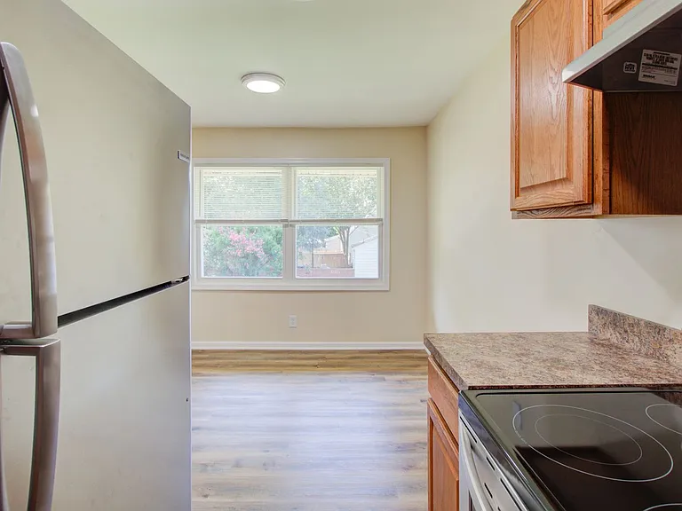 2912 Wesley St — Photo 15