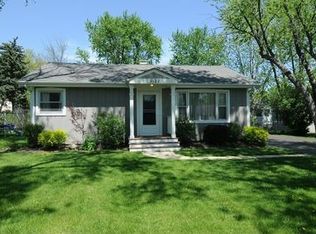 2122 Old Elm Rd, Lindenhurst, IL 60046