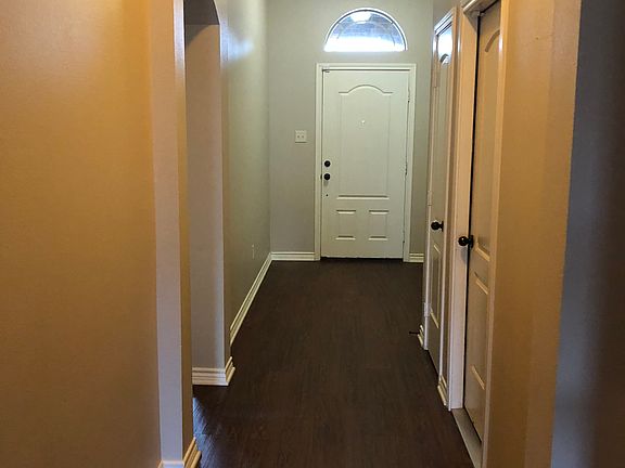 3rd image of 214 Sierra Vista Ln