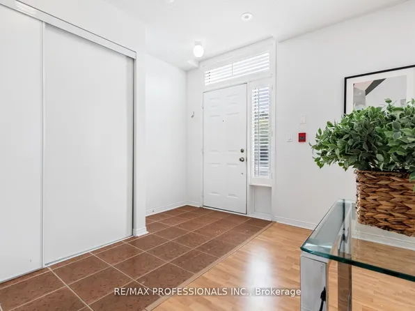 3400 Lake Shore Blvd W #104, Toronto, ON M8W 4Z9