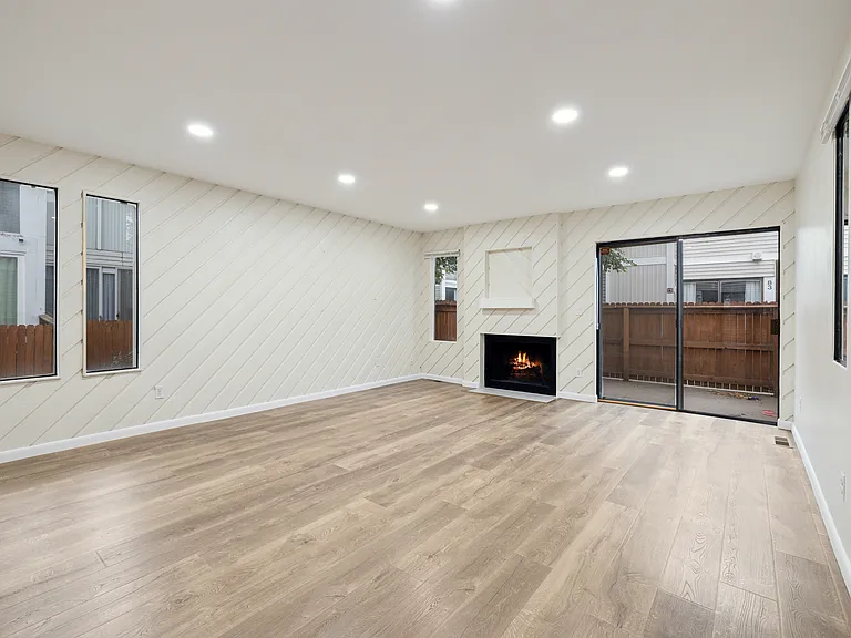 1050 S Monaco Pkwy #84 — Photo 3