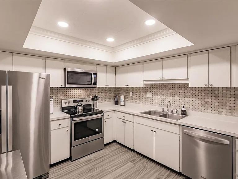 1055 W Peppertree Dr #302AA — Photo 4