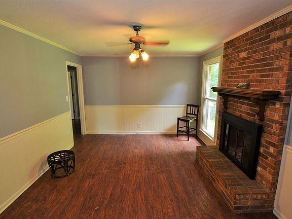 4th image of 1805 Warfield Dr