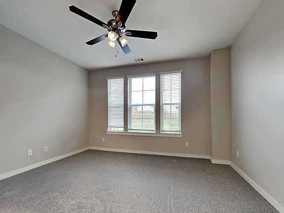 3rd image of 1045 Henley Ln