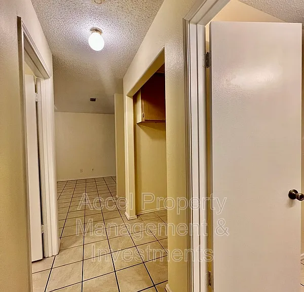 1201 W Carmen Ave #10 — Photo 4