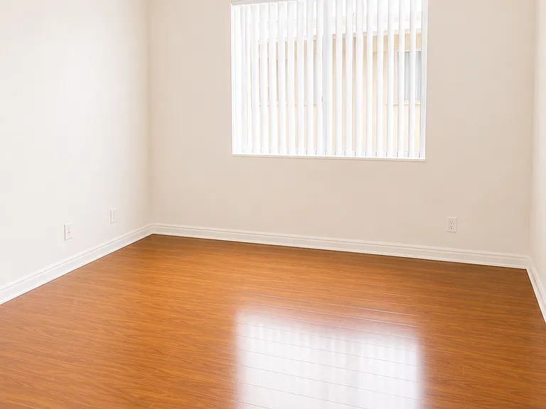 15020 Burbank Blvd — Photo 26