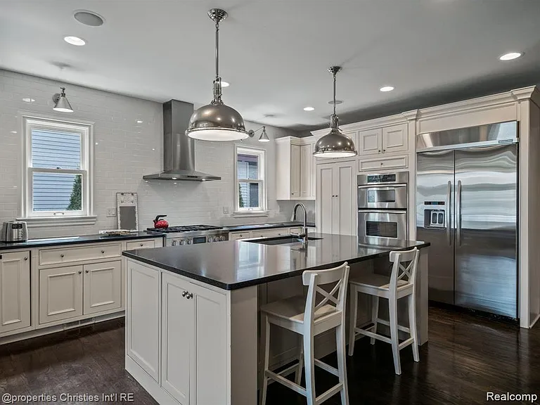 731 S Bates St — Photo 13