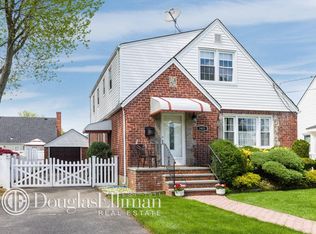 1623 Lowell Ave, New Hyde Park, NY 11040