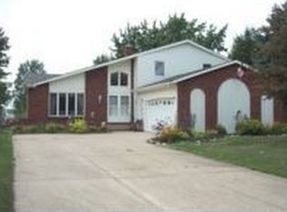 8374 Lorraine Dr, Strongsville, OH 44136