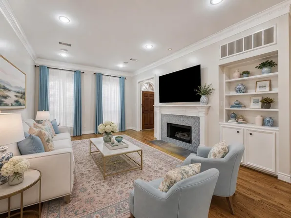 6845 Staffordshire St, Houston, TX 77030