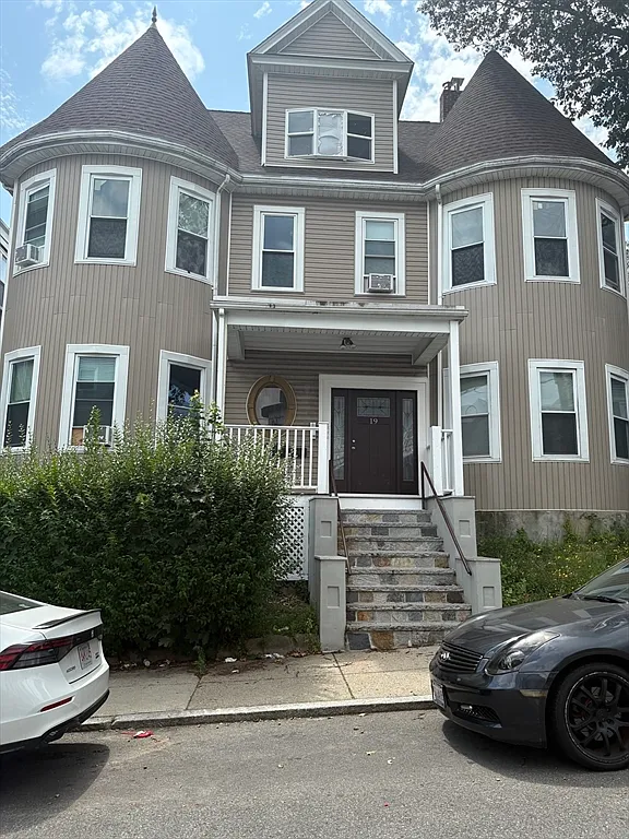 2 bed, 1.0 bath, 900 sqft, $2,300 — Photo 3