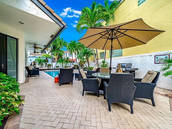 3rd image of 3567 Commodore Cir