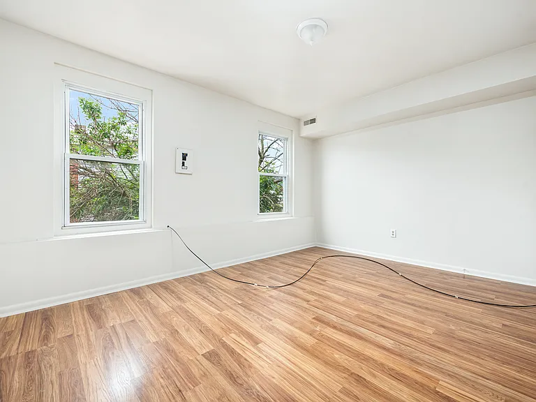 202 E Hector 2nd Floor — Photo 5
