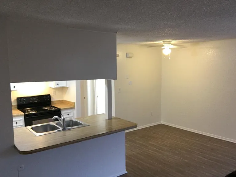 4162 Estrella Ave #3 — Photo 2