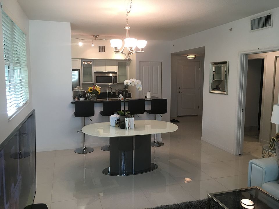1st image of 225 NE 1st St #405