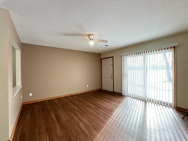 171 W Lind St — Photo 9