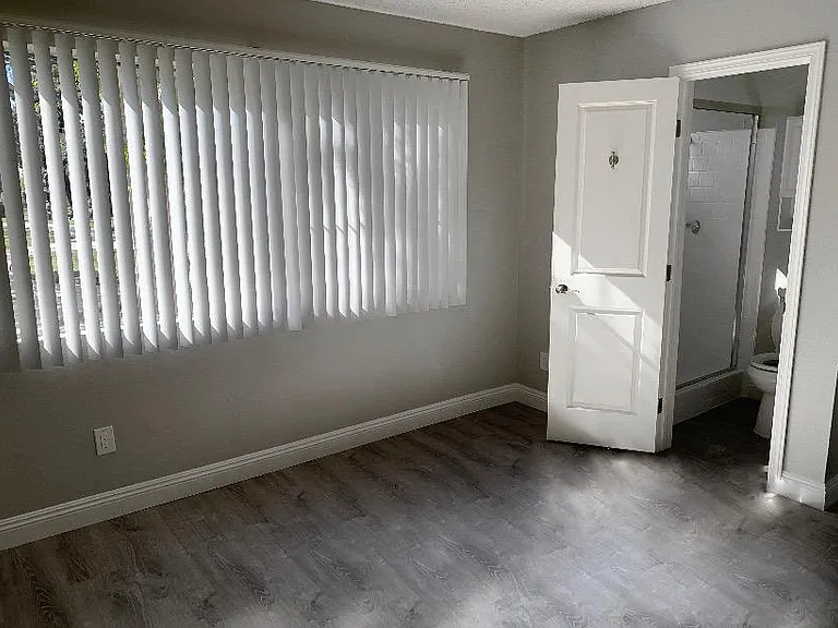 3X2 MASTER BEDROOM (REMODELED)