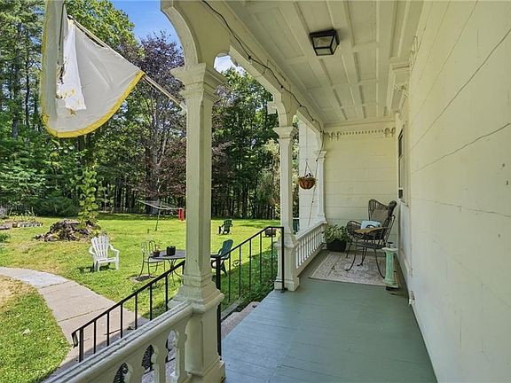 3rd image of 7 Nichols Ln #7