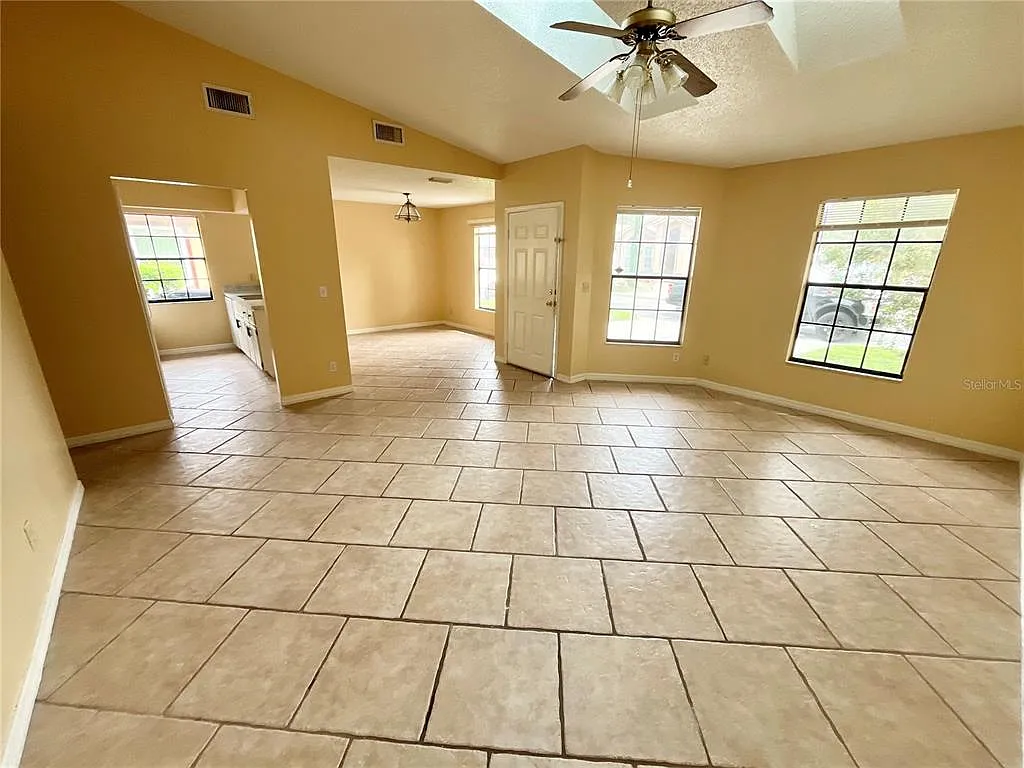2 bed, 2.0 bath, 1077 sqft, $1,650 — Photo 2