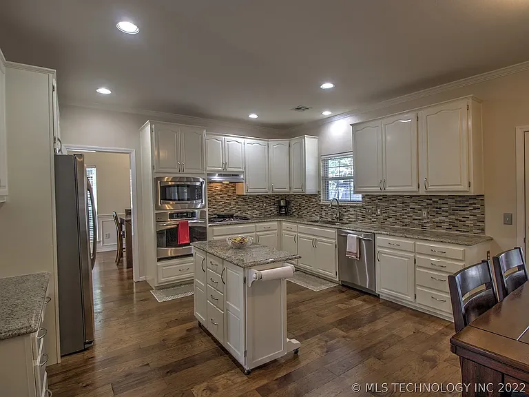 2422 S Redwood Pl — Photo 8