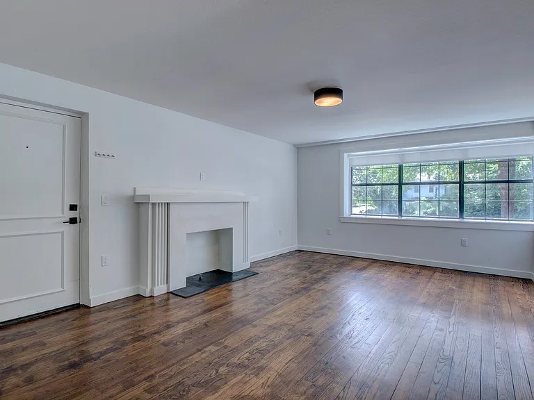 1520 Broadway St — Photo 2