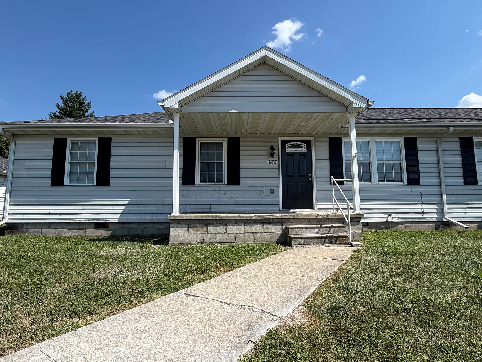 3 bed, 1000 sqft, $1,000 — Photo 1