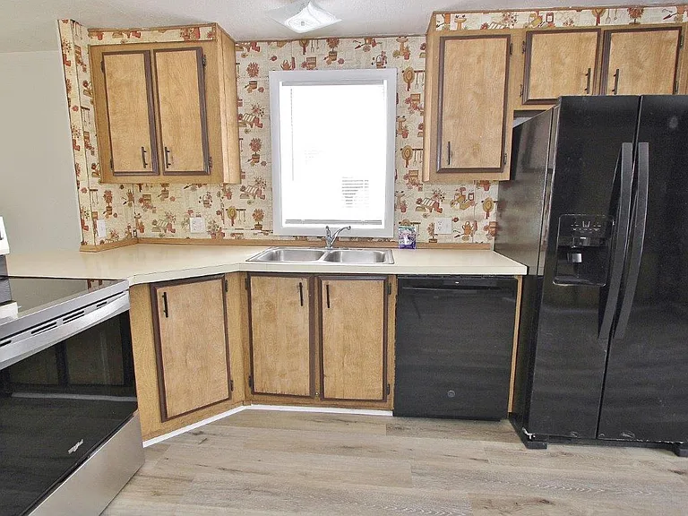 422 Elder Ave — Photo 9