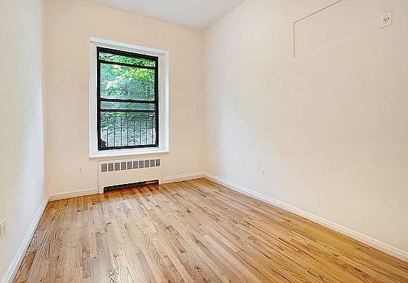 4th image of 208 W 80th St #B