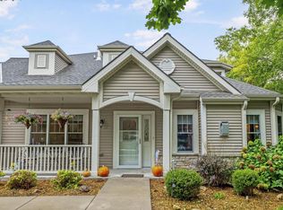 W264N2727 Christian Ln UNIT 12, Pewaukee, WI 53072