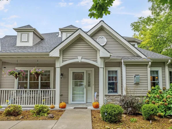 W264N2727 Christian LANE #12, Pewaukee, WI 53072