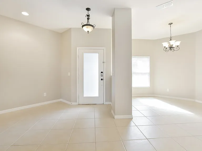1304 Travertine Ter — Photo 4