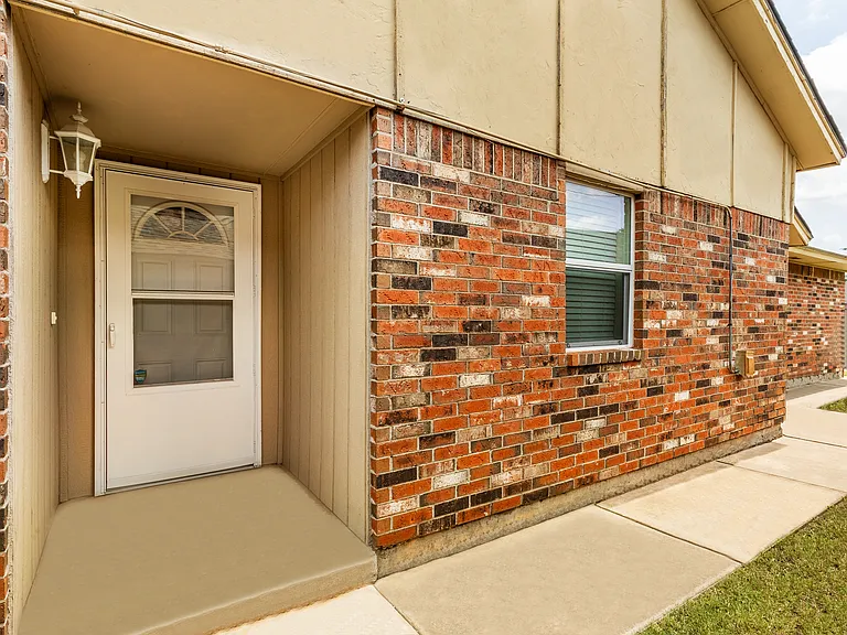 231 Barrett Pl — Photo 2