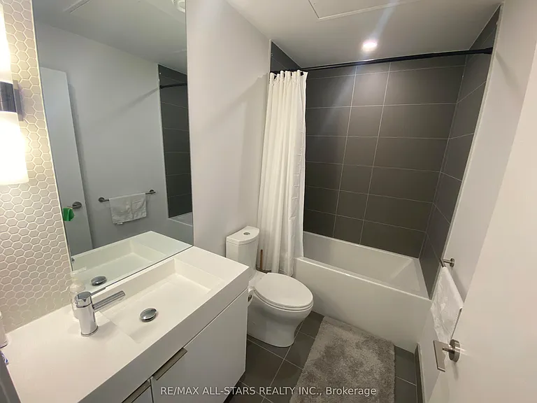 33 Helendale Ave #2302 — Photo 7