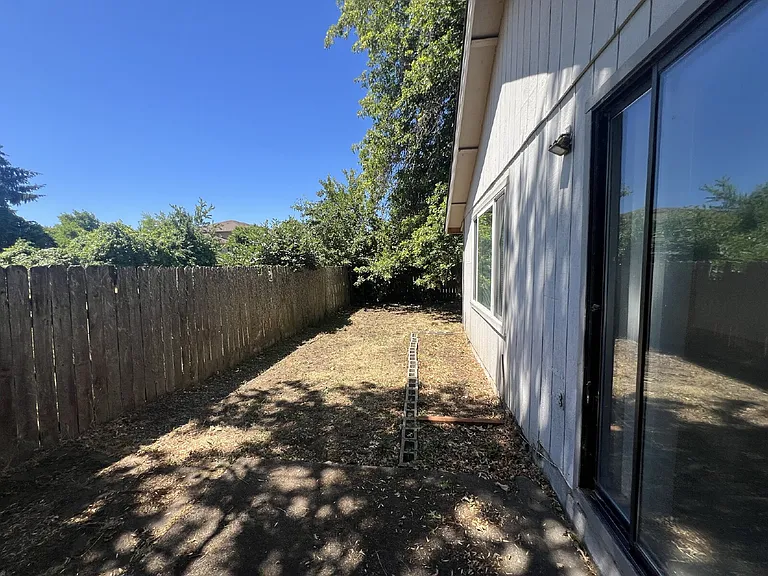 439 S St — Photo 15