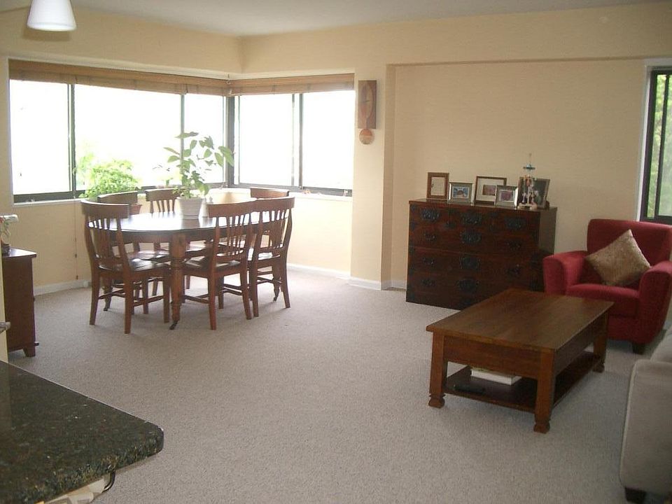 Living room (now it is hardwood floor)