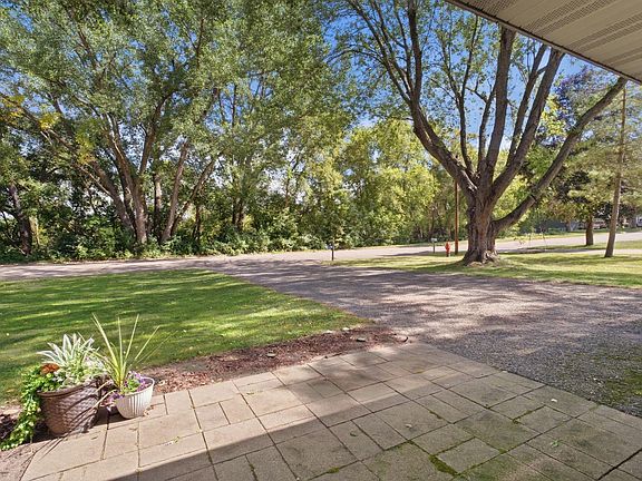 5th image of 210 Lakeview Dr