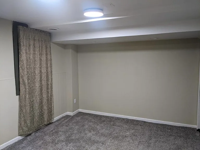 2148 Queens Dr — Photo 10