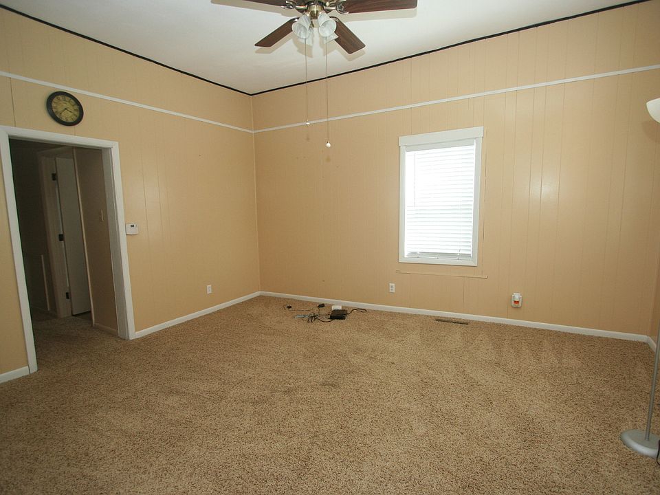 1st image of 605 N Douglas