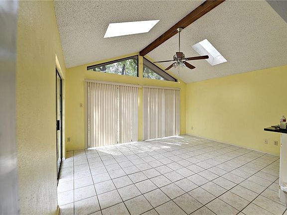 4th image of 10044 Woodland Village Dr